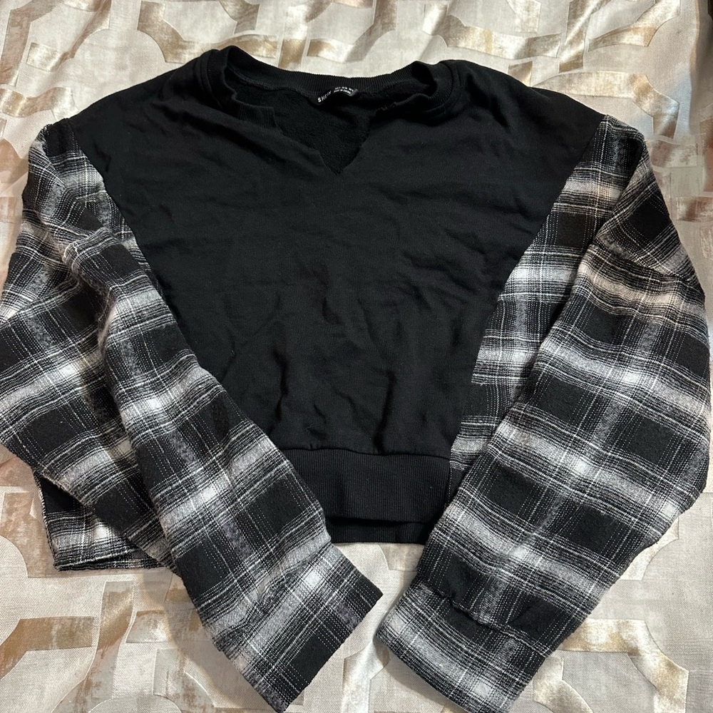 Cropped v-cut sweatshirt